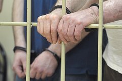 Аресты членов азербайджанской преступной группировки обернулись международным скандалом. Что известно о полицейской операции?