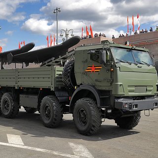 https://icdn.lenta.ru/images/2025/06/30/20/20250630203556655/square_320_7d4b8be2401de77a4d2e4cfae88b2fad.jpg
