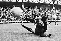 «Тоже мне, вратаря нашли» Как дебютный матч Льва Яшина в профессиональном футболе стал кошмаром для легендарного голкипера?