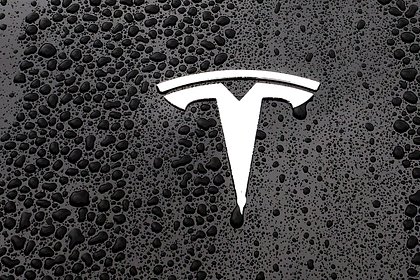 Акции Tesla рухнули после нового конфликта Маска с Трампом