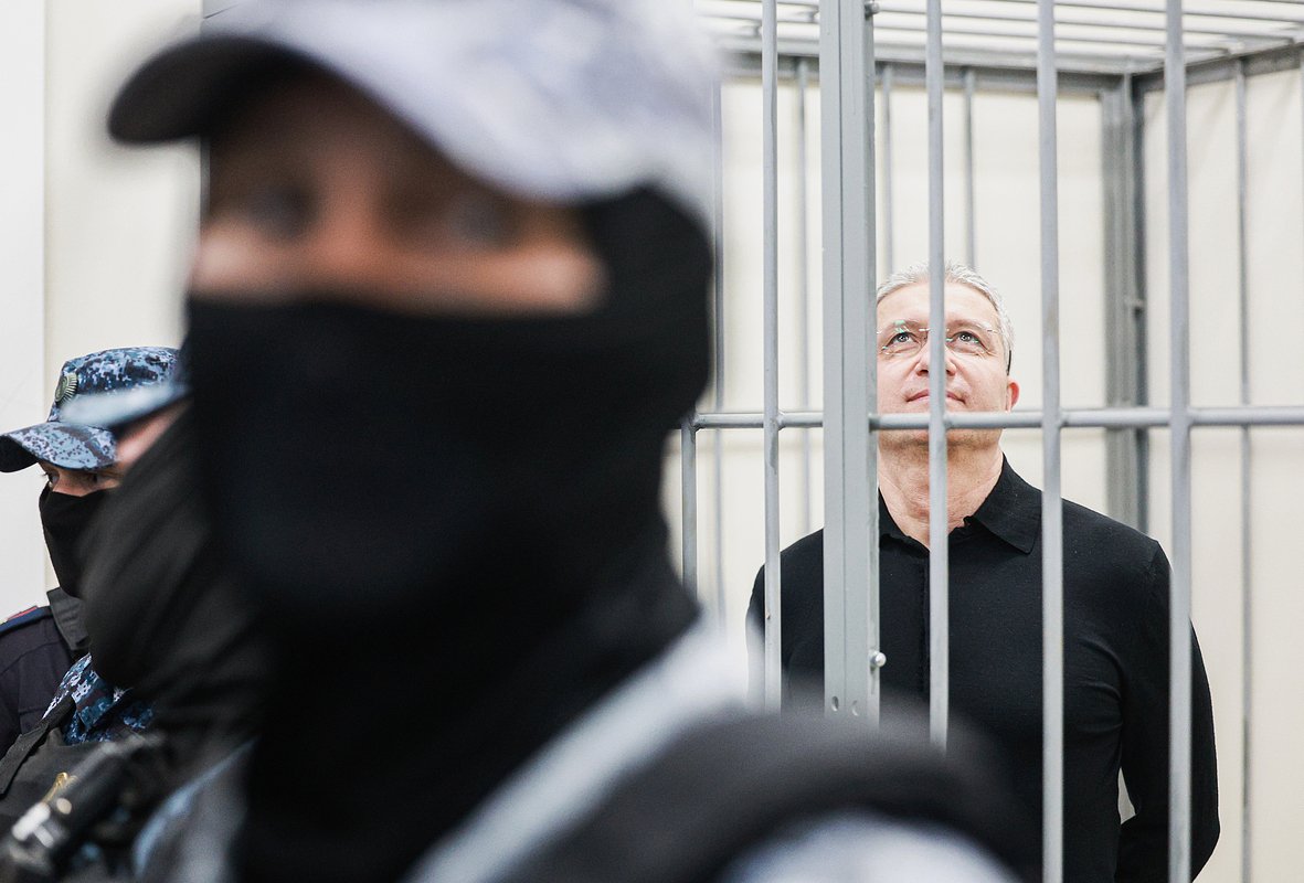 Тимур Иванов во время заседания