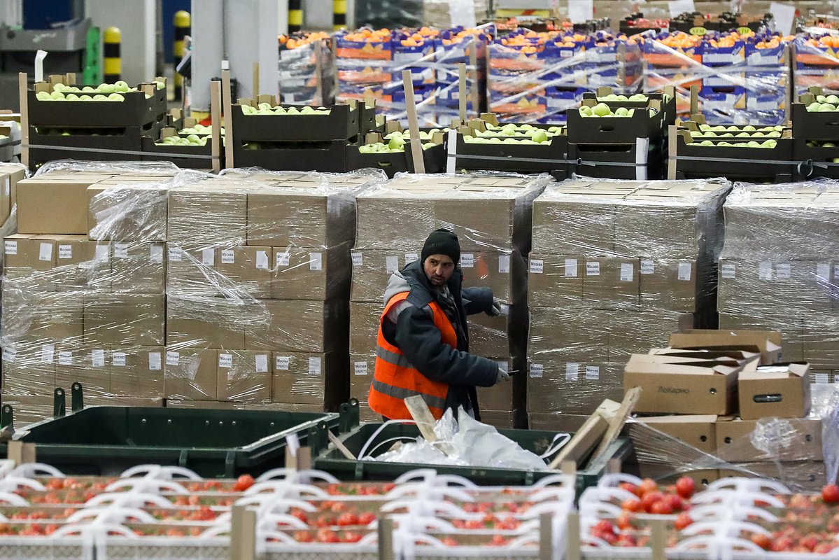 Скандал между Россией и Азербайджаном угрожает обрушить торговлю. Что пропадет из магазинов и подорожает?