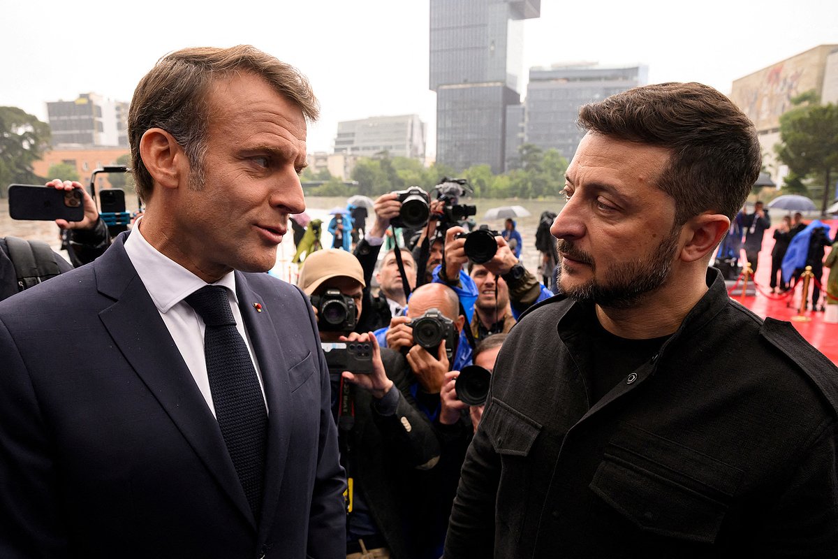 Президент Франции Эммануэль Макрон и президент Украины Владимир Зеленский
