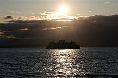 На Бали затонул пассажирский паром с 65 людьми на борту