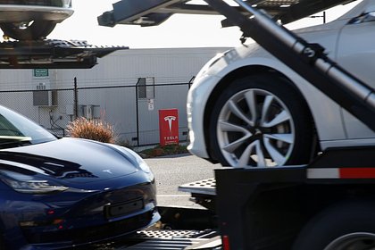 Производство роботов Tesla задержали