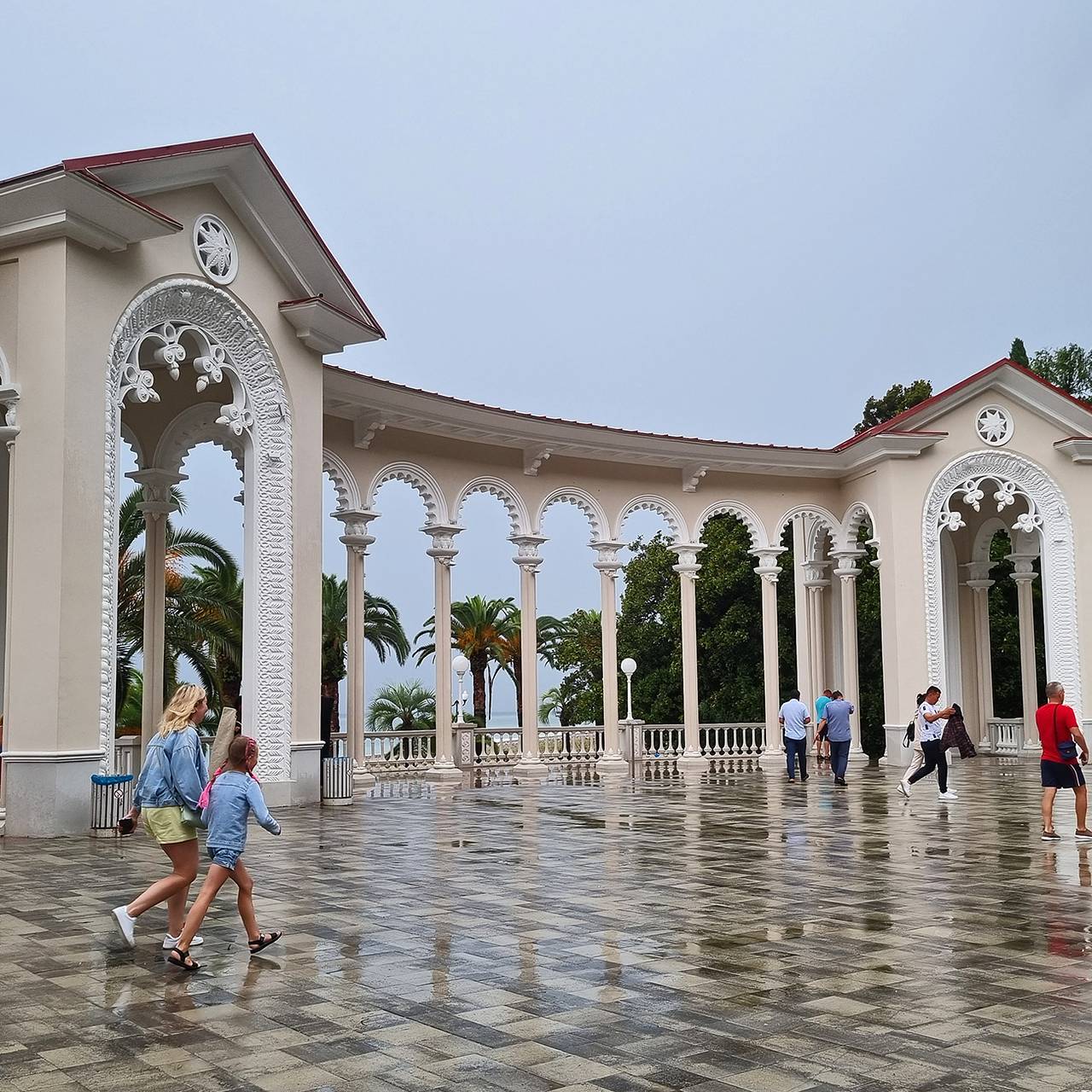 Россияне назвали лучший возраст для первых путешествий своих детей