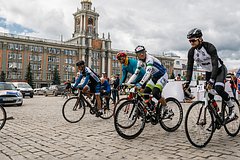 Участники шоссейной велогонки  в Екатеринбурге