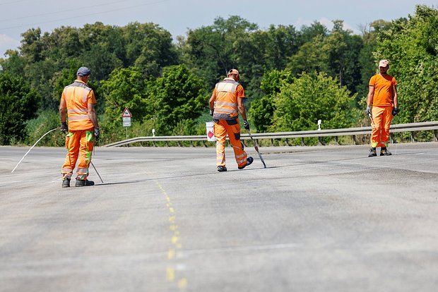 Аномальная жара в Германии разрушает дороги: пробки и ограничения скорости