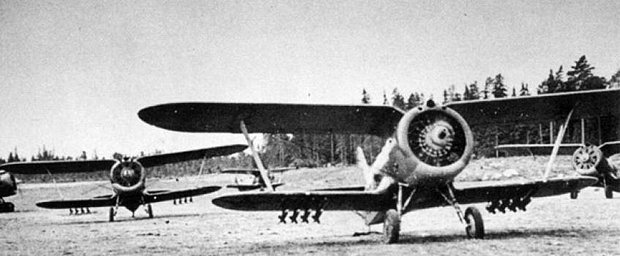 Самолет И-153 с ракетами РС-82