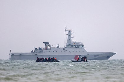 Полиция в Европе стала дырявить лодки мигрантов