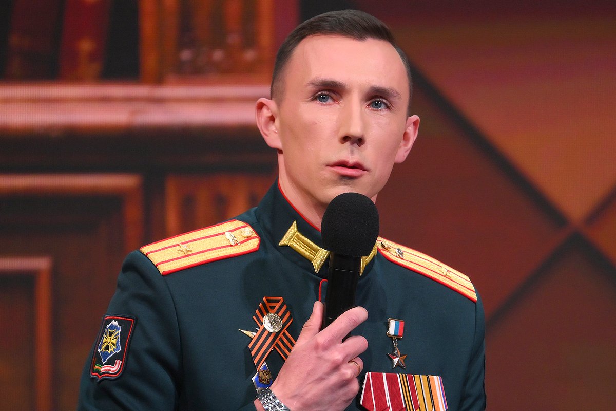 Герой Российской Федерации, командир танковой роты Андрей Митяшин выступает на федеральном просветительском марафоне «Знание. Первые» с темой «Наследники Великой Победы: Герои России» в Москве