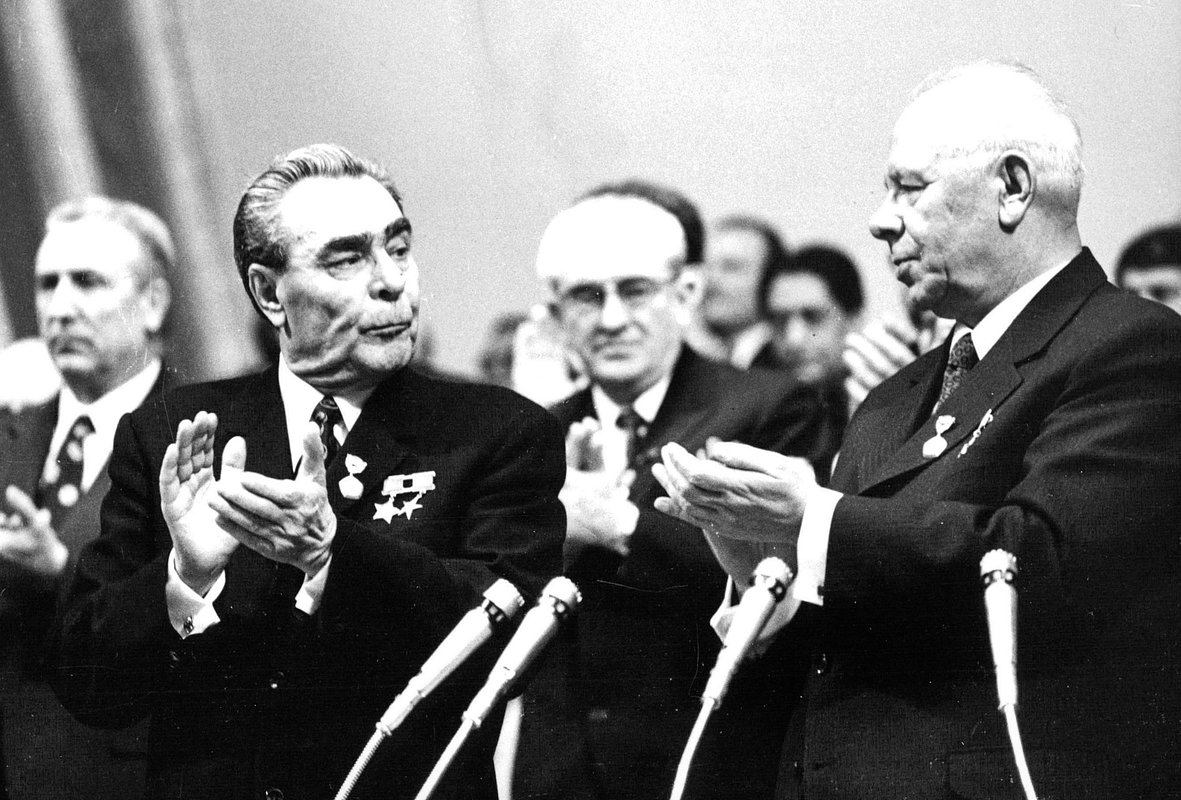 Николай Подгорный (крайний справа) с Леонидом Брежневым
