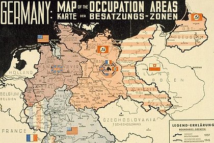 Посольство ФРГ в России опубликовало карту послевоенной Германии. Одна деталь на флаге СССР вызвала скандал