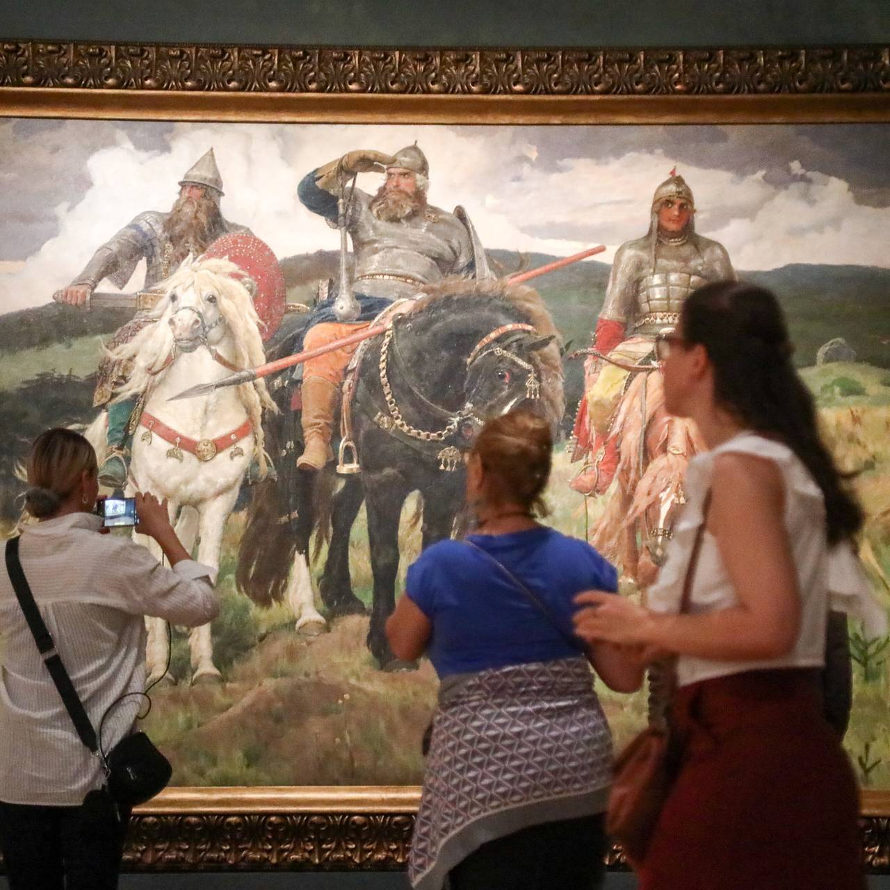 Легендарная картина вернулась в Третьяковскую галерею