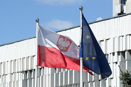 В Польше поставили под сомнение веру в обещания Евросоюза и НАТО