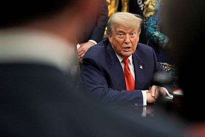 Трамп выразил недовольство действиями Путина по Украине. Он пообещал устроить России «небольшой сюрприз»