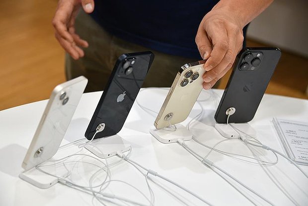 Попов опроверг слухи о запрете ввоза iPhone без RuStore в Россию