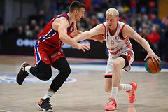 Даниил Касаткин (справа)