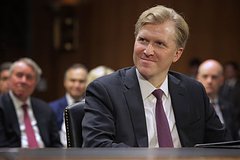 «Он позволит Путину поделить мир». Что известно о «сером кардинале» Пентагона, который выступает против помощи Украине?