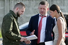 Полина Копылова (справа)