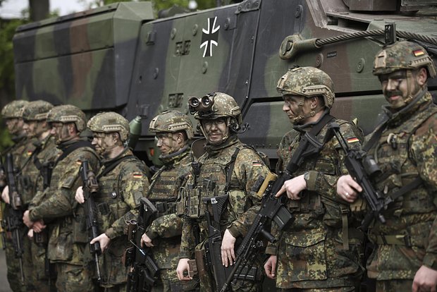 https://icdn.lenta.ru/images/2025/07/11/12/20250711122738918/owl_detail_620_0cb1ebcc6471317d1a14c511c93e4cbb.jpg