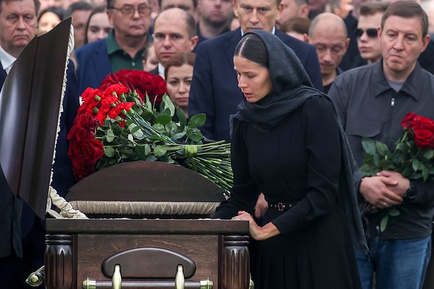 Полина Копылова (на первом плане)