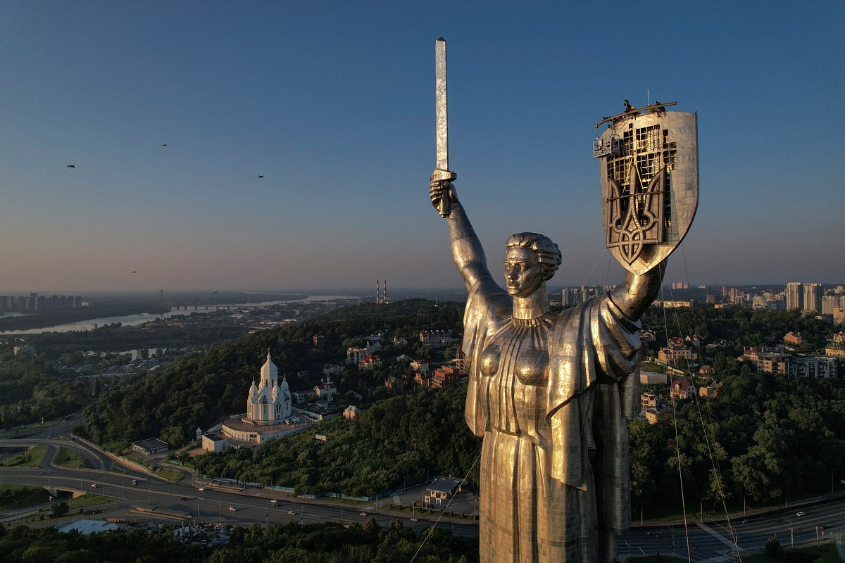 Над Киевом впервые за три года появился огромный гражданский самолет. Что о нем известно?