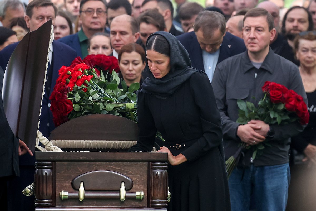 Полина Копылова (на первом плане)
