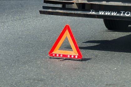 Автобус столкнулся с грузовиком