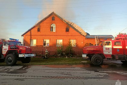 В российском регионе очевидец пытался помочь людям в загоревшемся доме и погиб