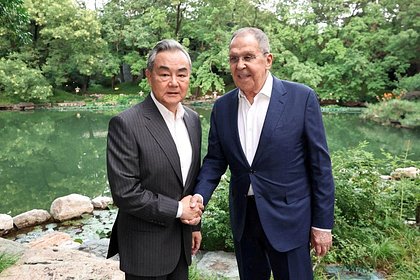 Лавров провел переговоры с главой МИД Китая
