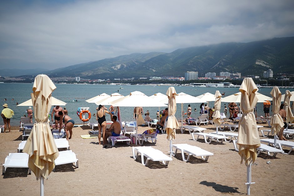 https://icdn.lenta.ru/images/2025/07/16/12/20250716123653200/preview_5f60fda8e6928288aa22dc0f61dca10e.jpg