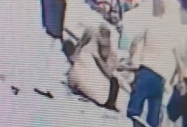 Кадры из видео драки у бассейна в ЛНР