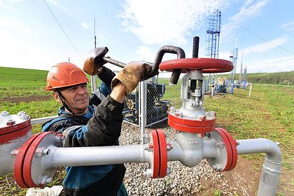 Еще одна страна понизит потолок цен на российскую нефть
