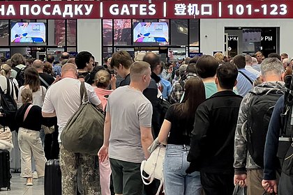 В Шереметьево пассажиры заблокировали посадку на рейс