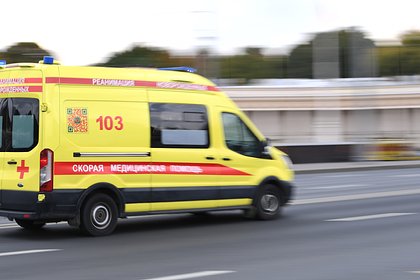 В Петербурге восьмилетняя девочка попала в реанимацию после удара током возле остановки