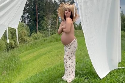 Беременная Ида Галич снялась топлес для журнала