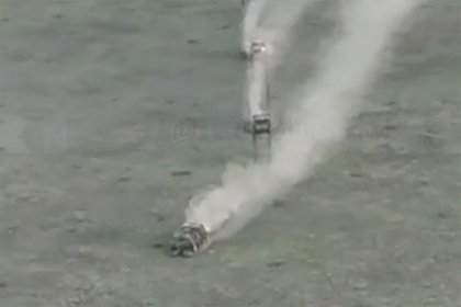 Бойцы СВО на горящей БМП выполнили задачу и попали на видео
