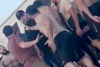 Соратник «Русской общины» подрался с чеченцем у бассейна и обвинил его в приставании к девушке. В «Ахмате» заявили о провокации 