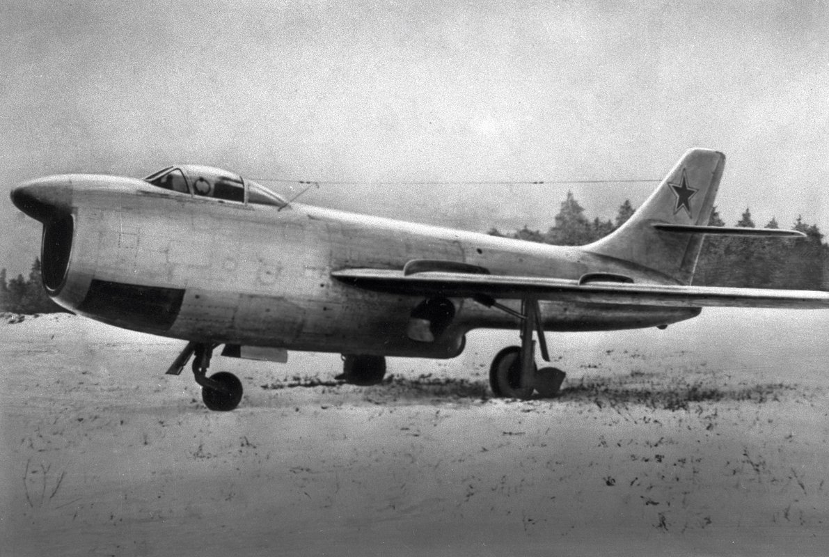 Истребитель-перехватчик Су-15