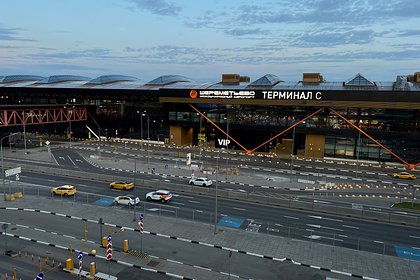 В Шереметьево прокомментировали скопления пассажиров в терминала