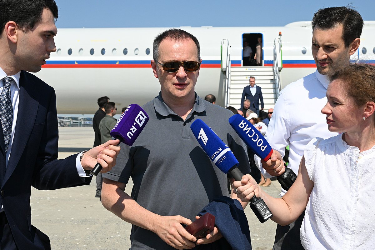 Помощник президента РФ Владимир Мединский в аэропорту Стамбула, Турция