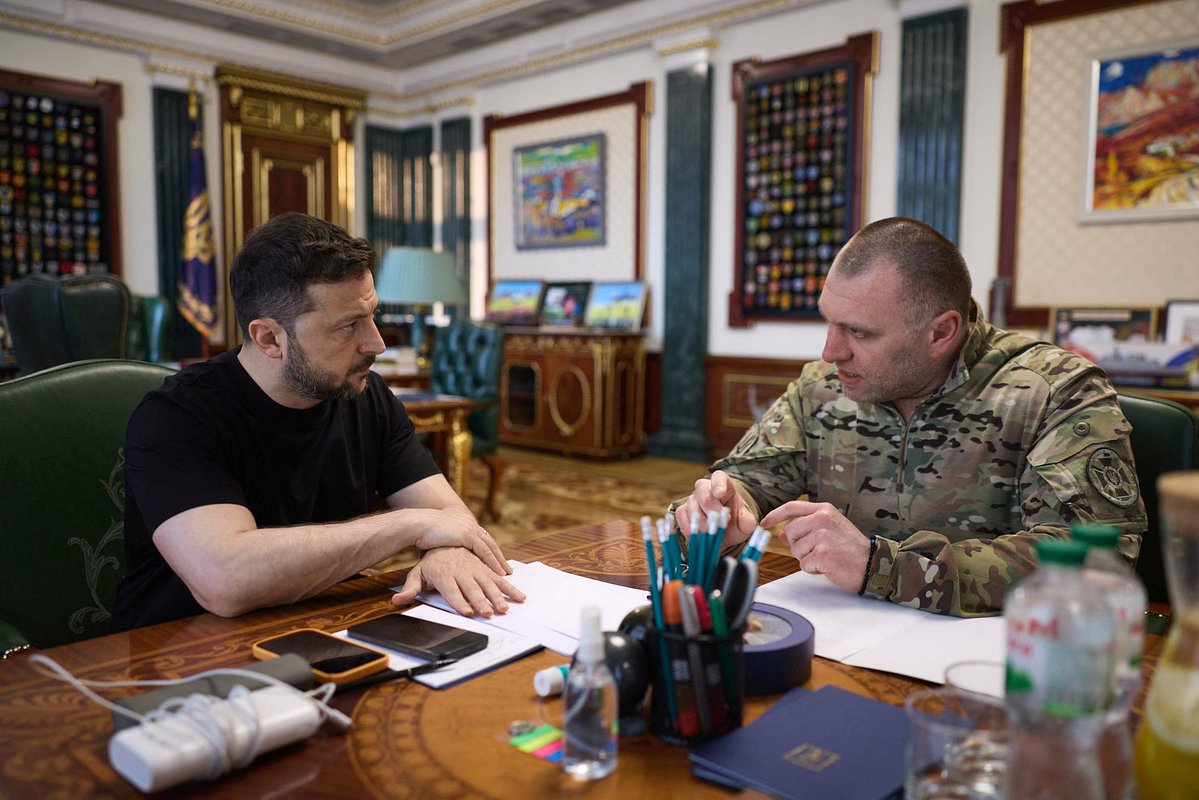 Президент Украины Владимир Зеленский и глава Службы безопасности Украины Василий Малюк (внесен в перечень террористов и экстремистов Росфинмониторинга) в Киеве, Украина, 1 июня 2025 года