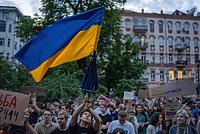 «Запад способен силой поменять власть» На Украине вспыхнули протесты. Что там творится прямо сейчас и чем это угрожает Зеленскому?