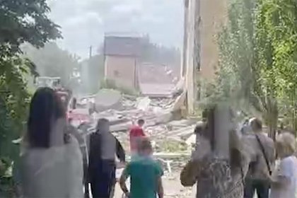 Часть жилого дома обвалилась из-за взрыва в российском городе
