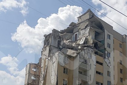 Подъезд многоэтажки обрушился после взрыва в Саратове. Есть жертвы, под завалами остаются люди