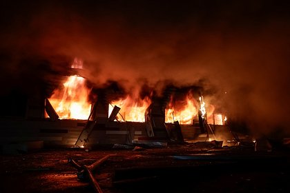 Украинский город заволокло черным дымом после ночного удара