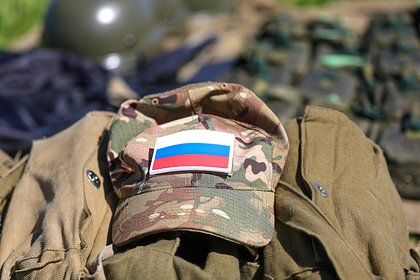 Российские бойцы восемь километров несли на себе раненого пленного офицера ВСУ