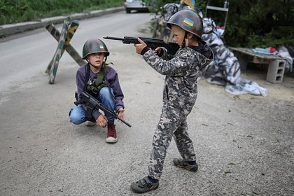 Украинцев предложили приучать к армии с детского сада