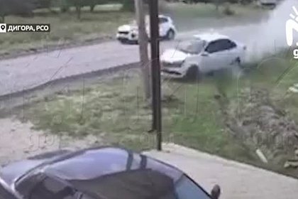 В российском городе машина на большой скорости въехала в ребенка и попала на видео
